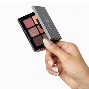 🎁NEW in Box….Beauty Vaulte 6 Eyeshadow “Regal” palette.